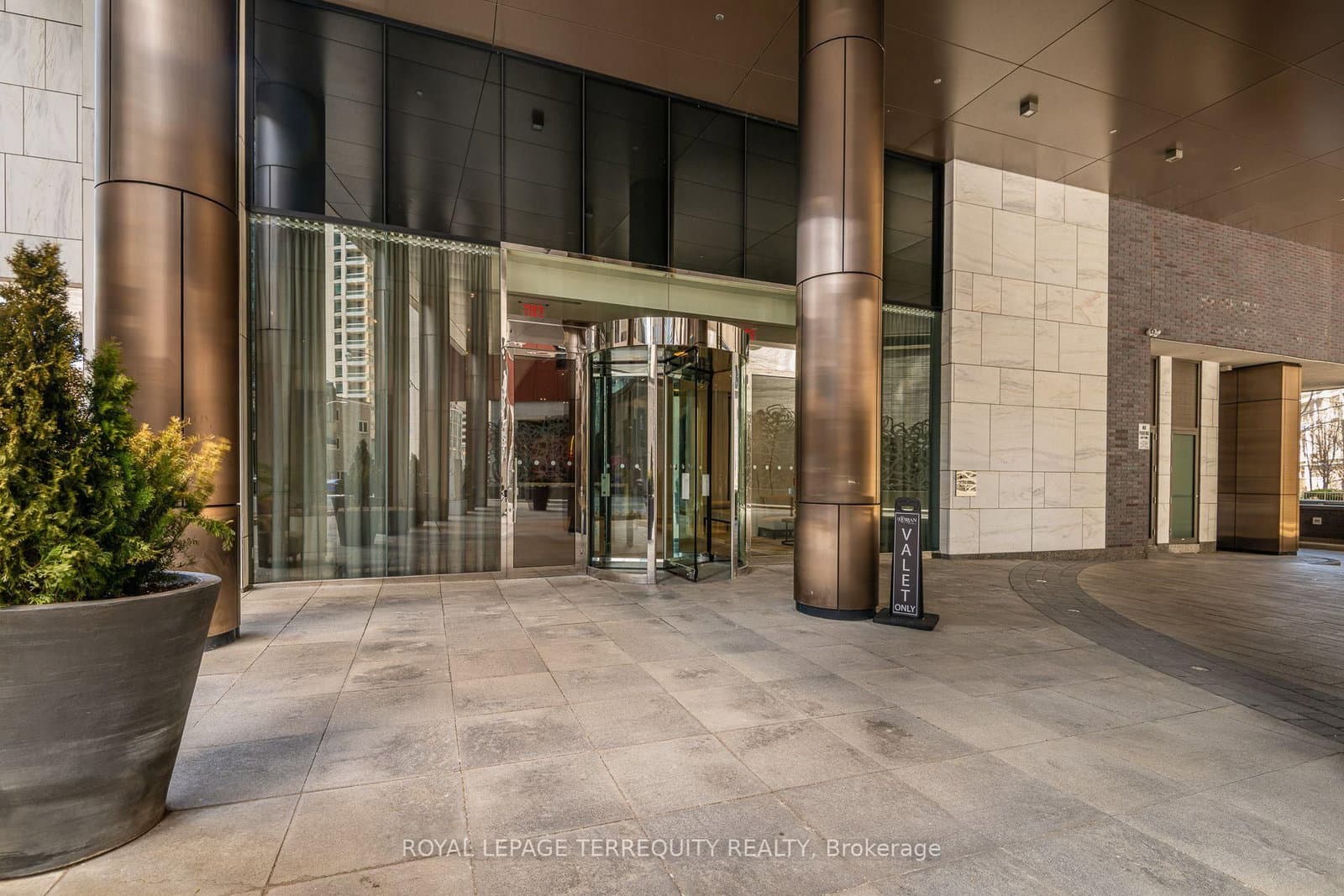 88 Davenport Road, Unit 1704 - Image 4