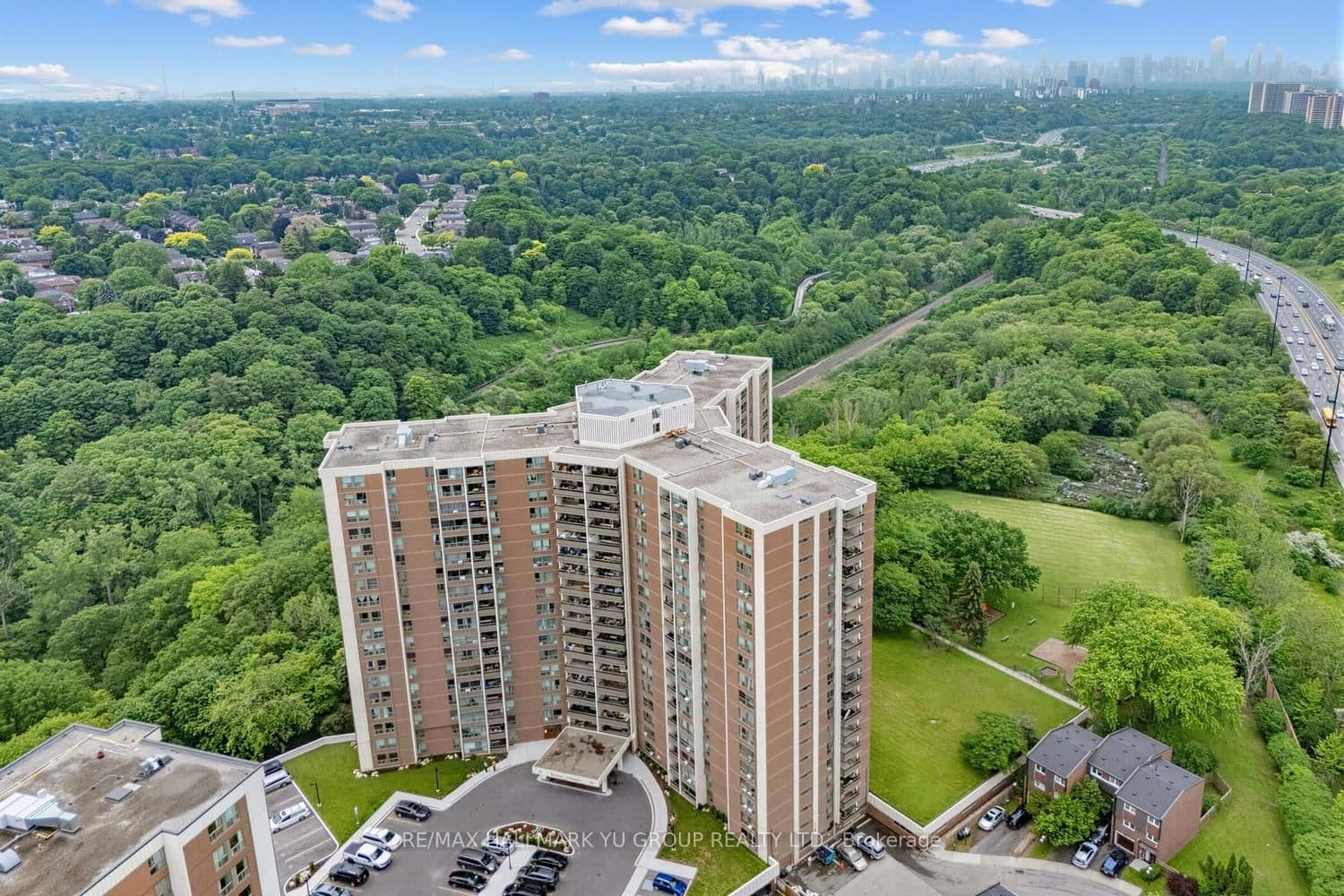 15 Vicora Linkway, Unit 401 - Image 2