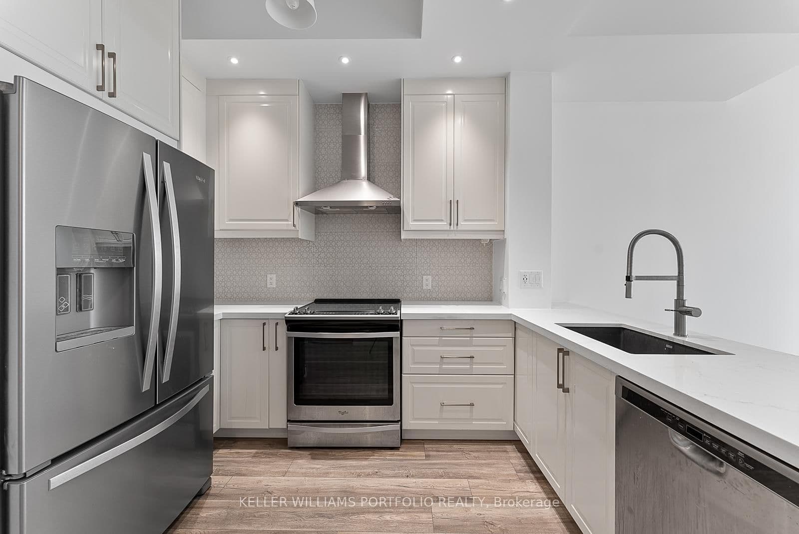388 Richmond Street W, Unit 918 - Image 4
