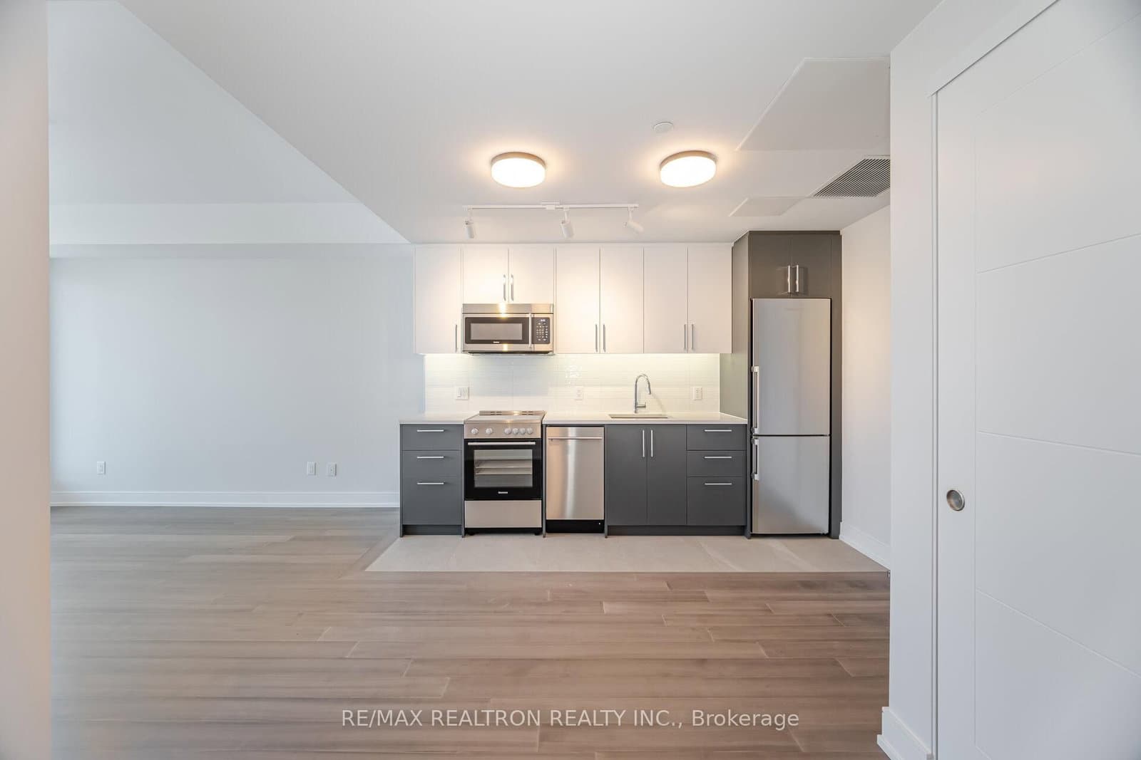 664 Spadina Avenue, Unit 1005 - Image 5