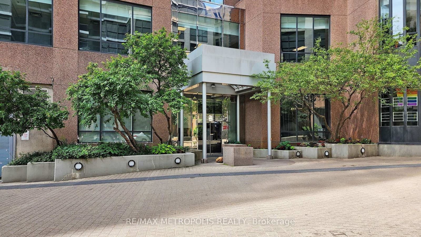 7 Carlton Street, Unit 904 - Image 3