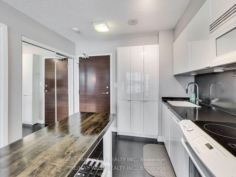15 Iceboat Terrace, Unit 1110 - Image 3