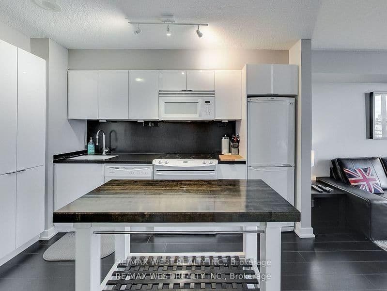 15 Iceboat Terrace, Unit 1110 - Image 4