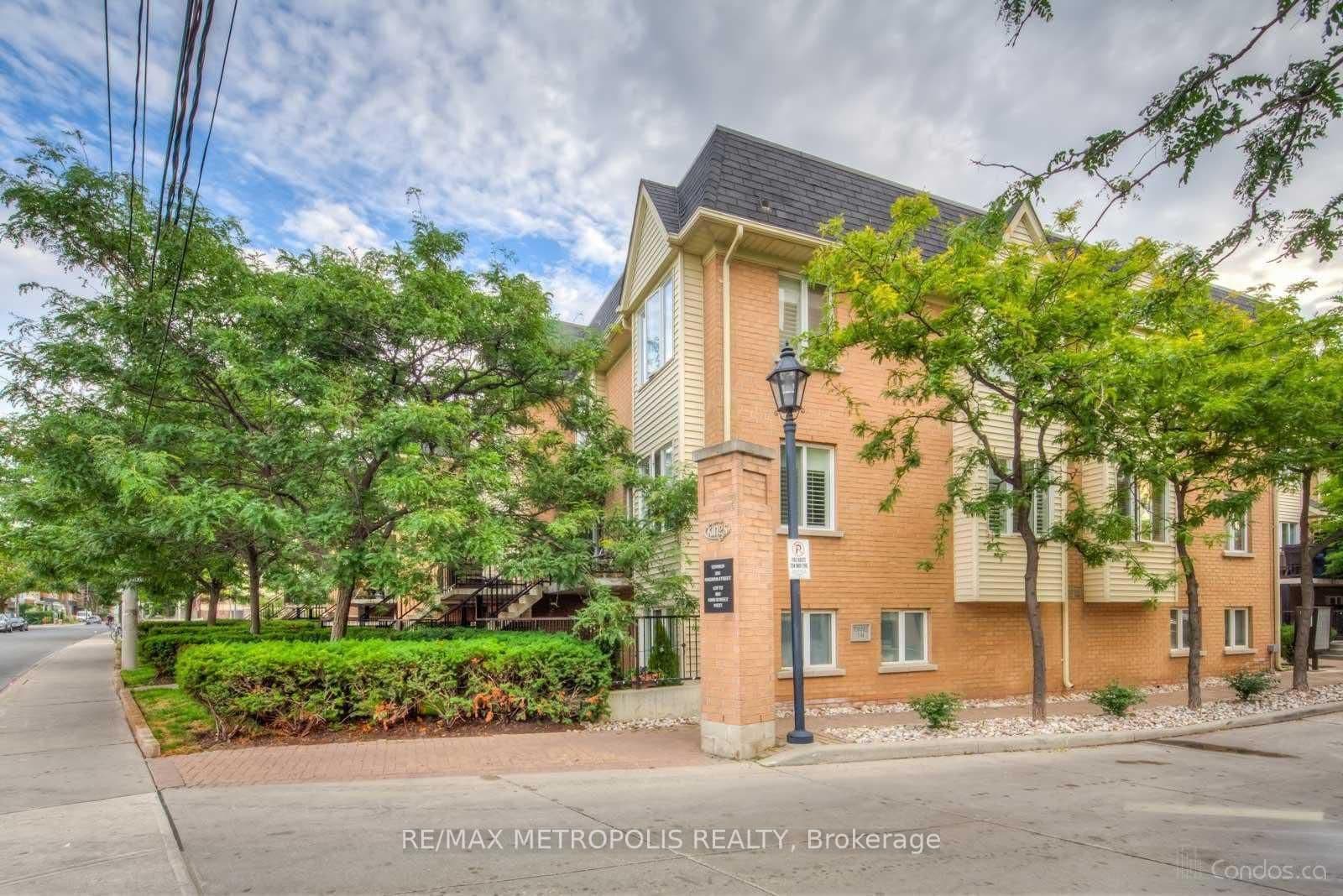208 Niagara Street, Unit Th27 - Image 1