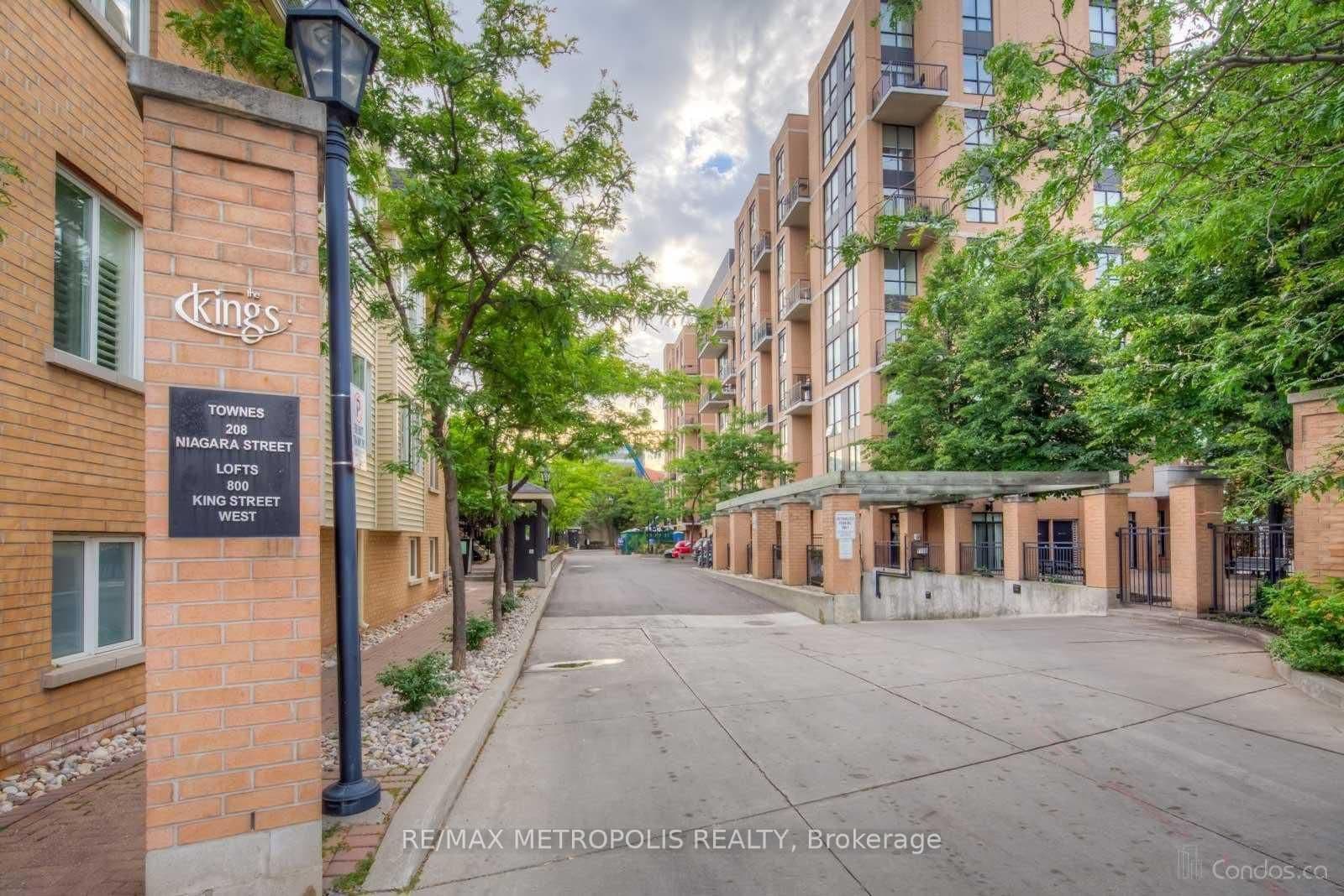 208 Niagara Street, Unit Th27 - Image 2