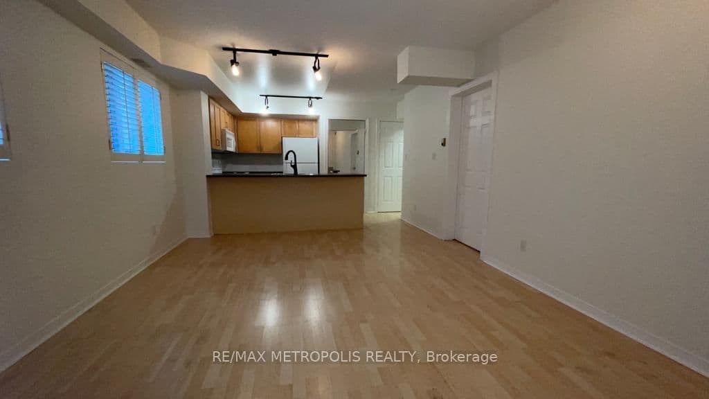 208 Niagara Street, Unit Th27 - Image 3
