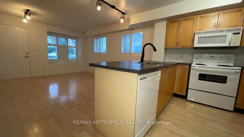 208 Niagara Street, Unit Th27 - Image 4