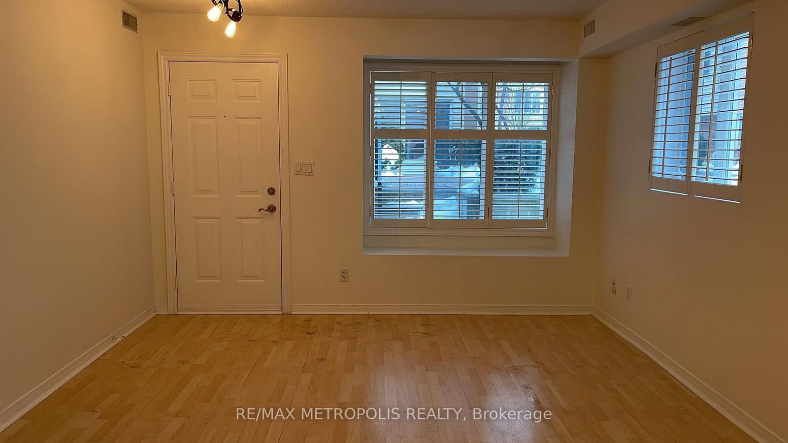 208 Niagara Street, Unit Th27 - Image 5