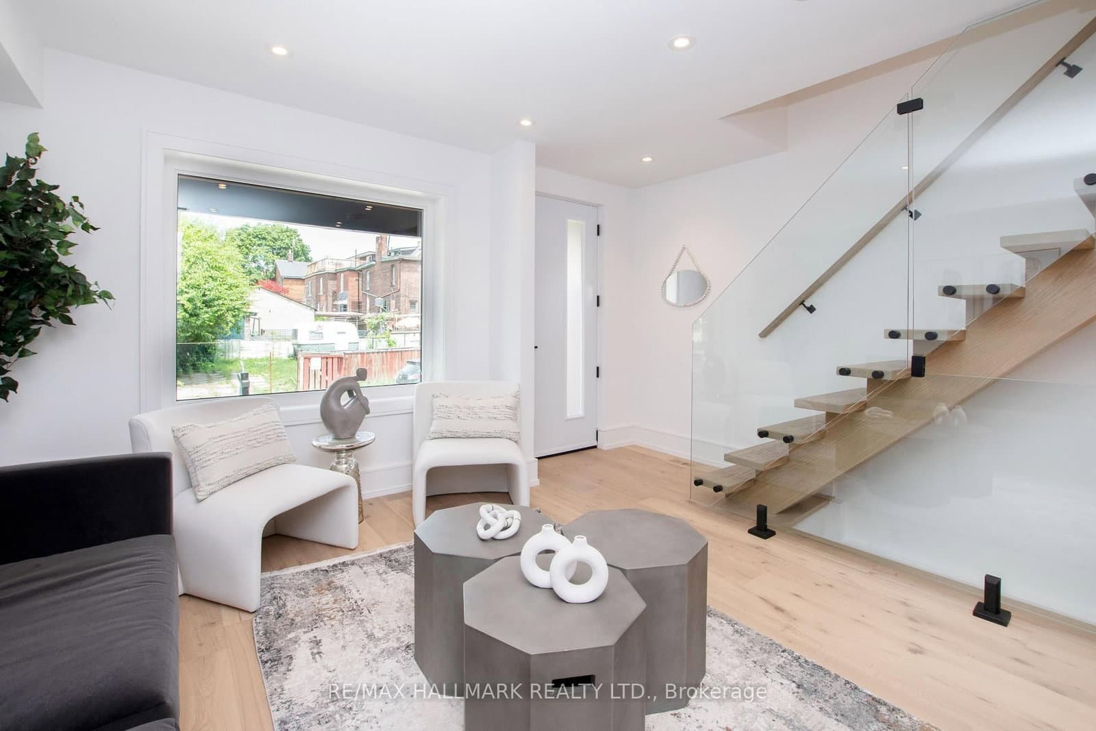 1 1/2 Delaney Crescent - Image 6