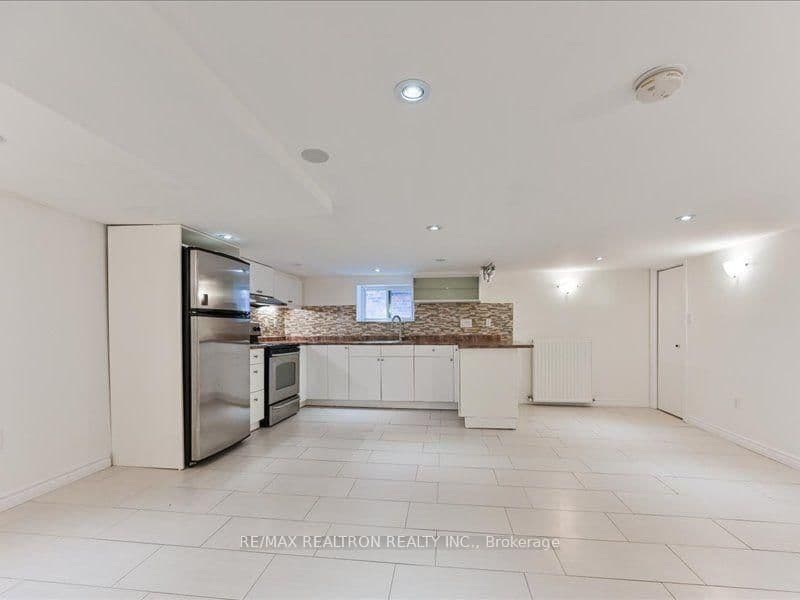1130 Avenue Road, Unit 3 - Image 4