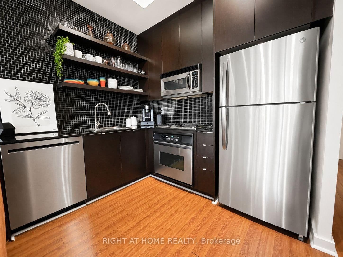 19 Brant Street, Unit 605 - Image 3