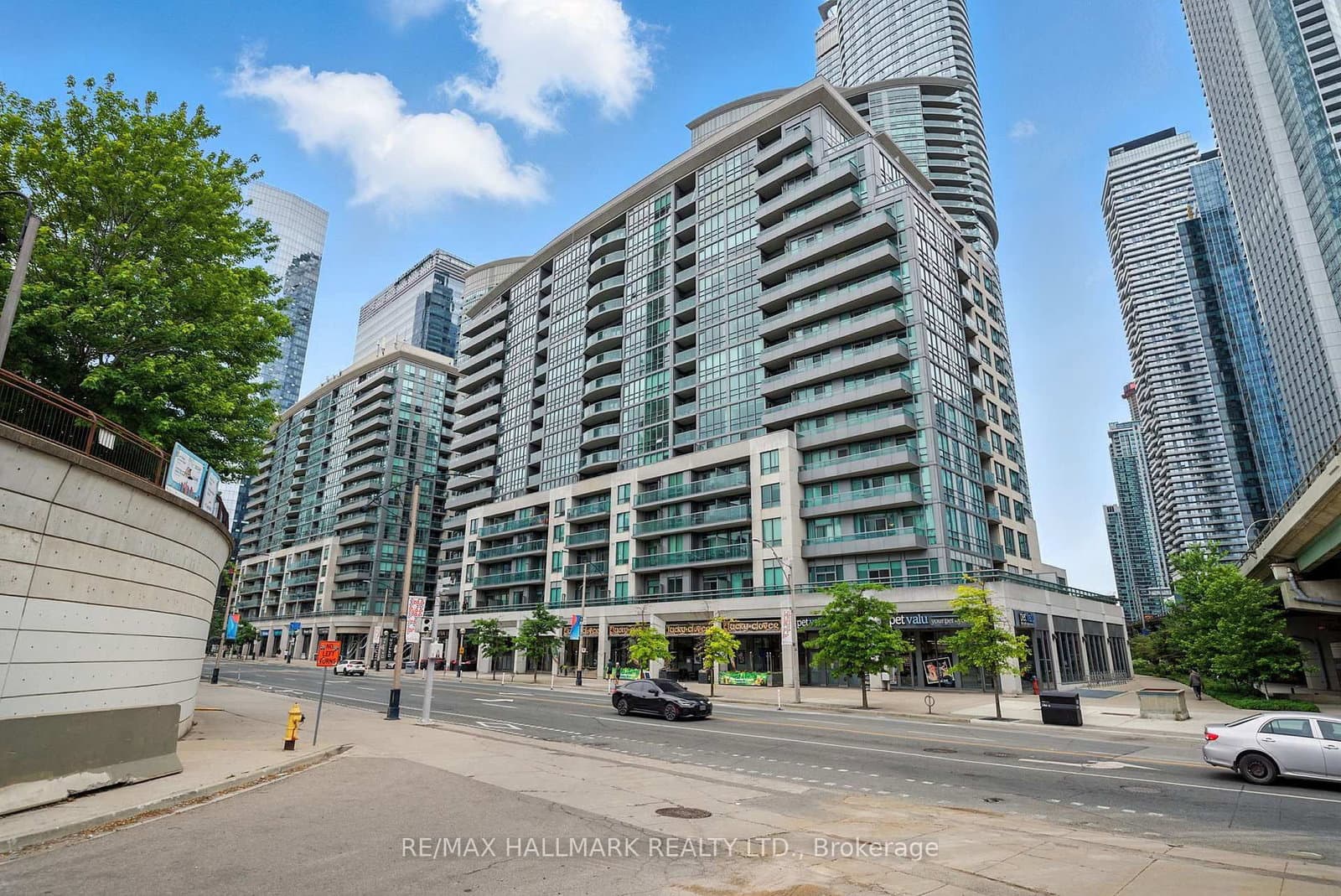 25 Lower Simcoe Street, Unit 301 - Image 2
