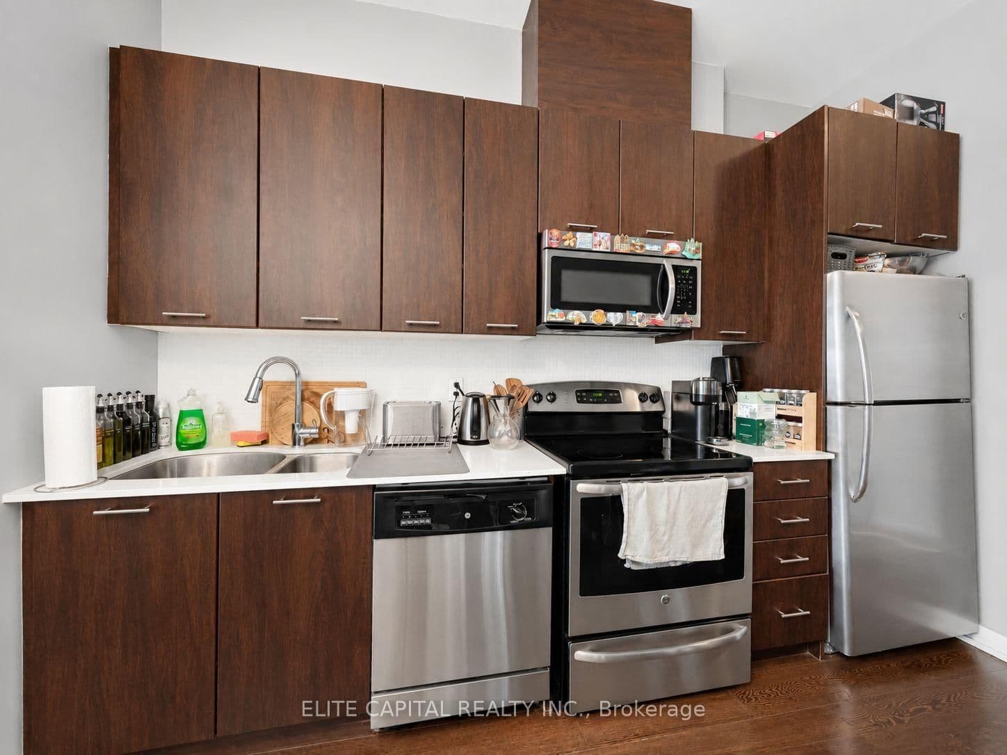 20 Bruyeres Mews, Unit 628 - Image 3