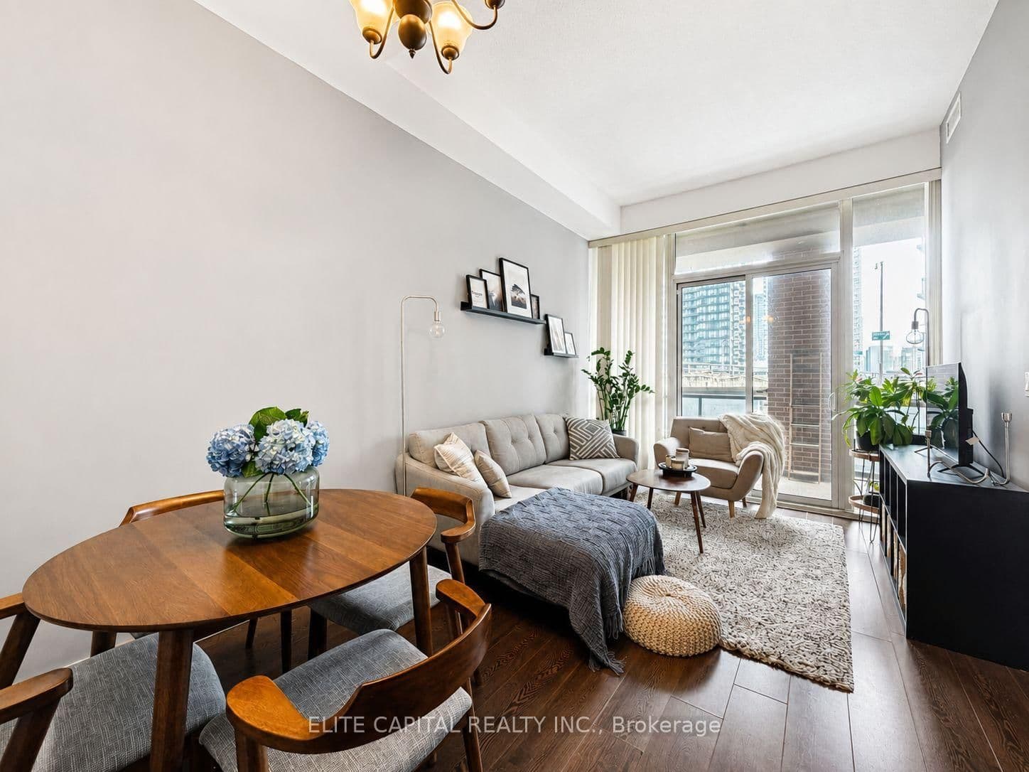 20 Bruyeres Mews, Unit 628 - Image 6
