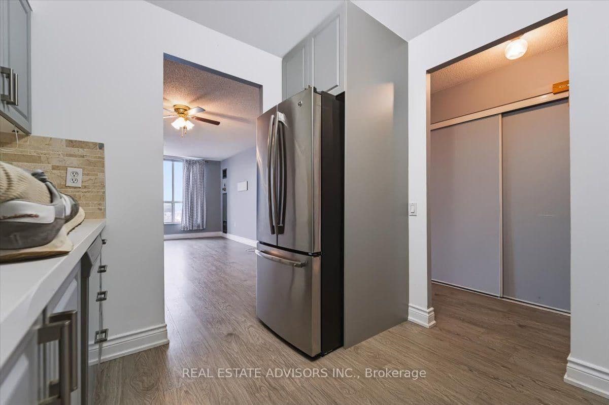 21 Overlea Boulevard, Unit Ph#07 - Image 6