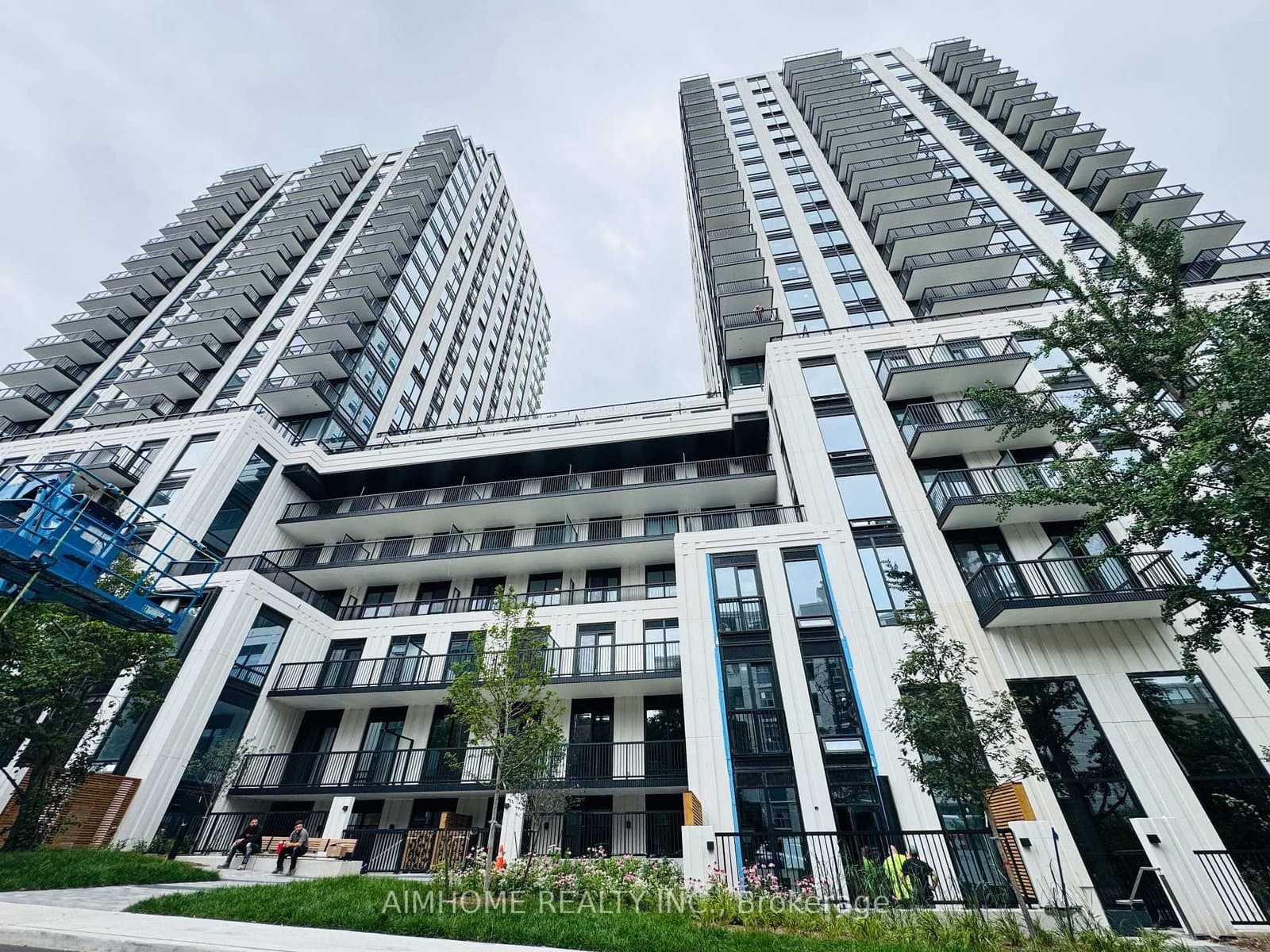 91 Montclair Avenue, Unit 1606 - Image 1
