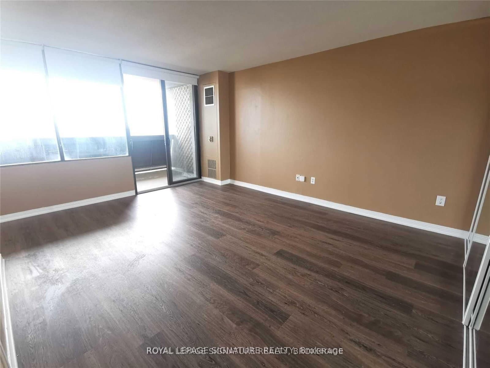 720 Spadina Avenue, Unit 1606 - Image 6