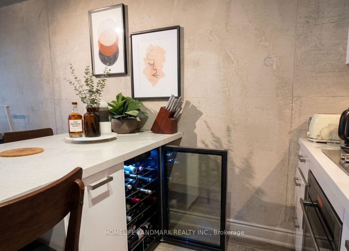 608 Richmond Street W, Unit 716 - Image 4