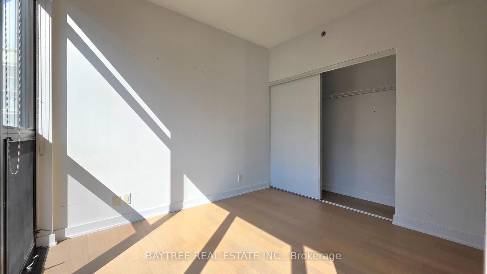 15 Beverley Street, Unit 608 - Image 4