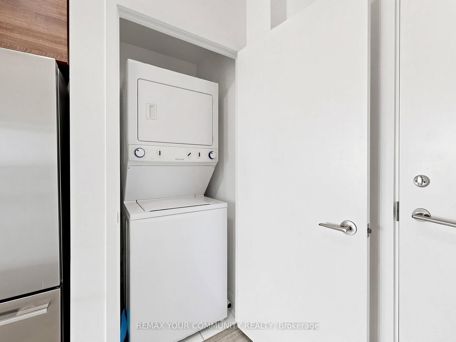 121 Mcmahon Drive, Unit 3302 - Image 6