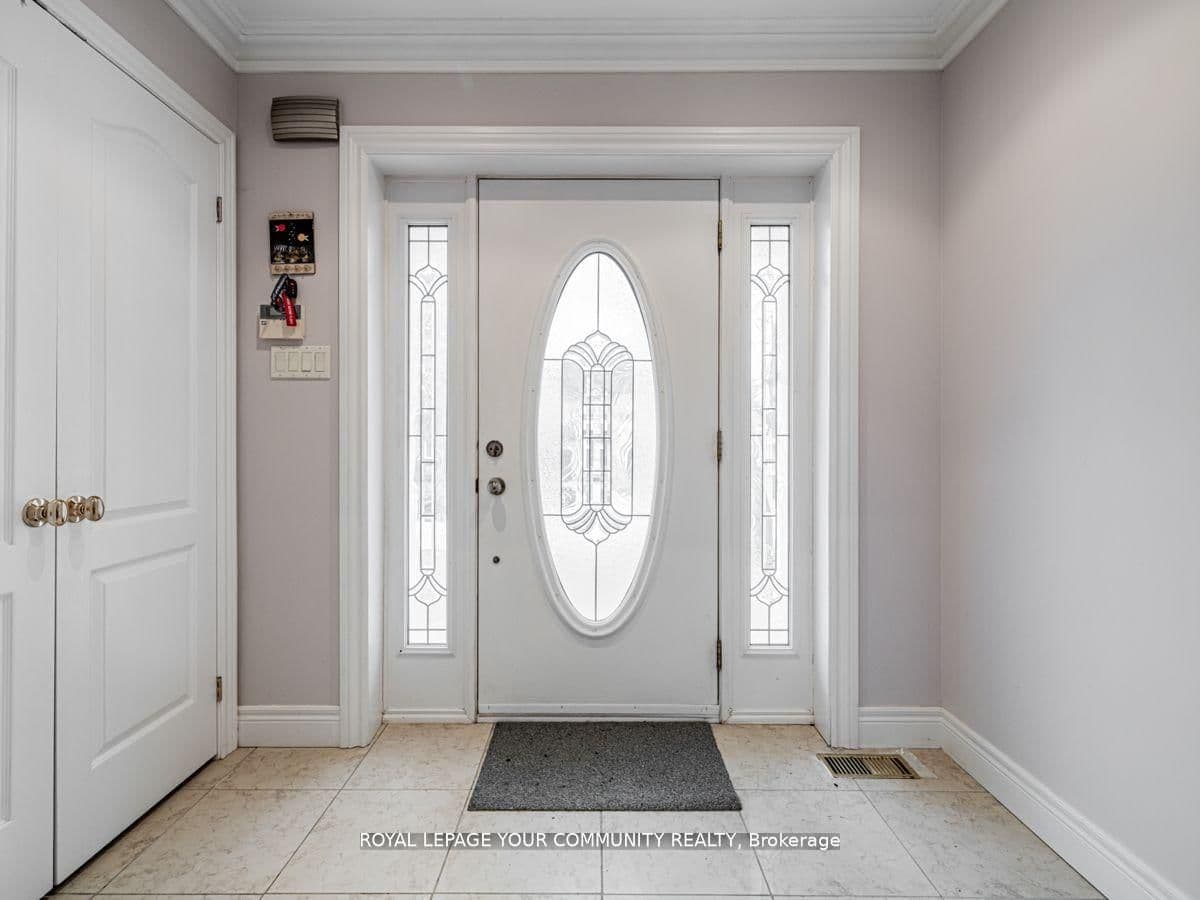 9 Robson Place E - Image 4
