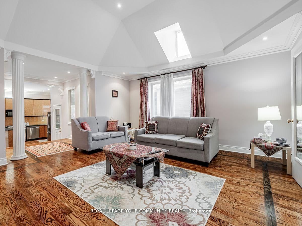 9 Robson Place E - Image 6