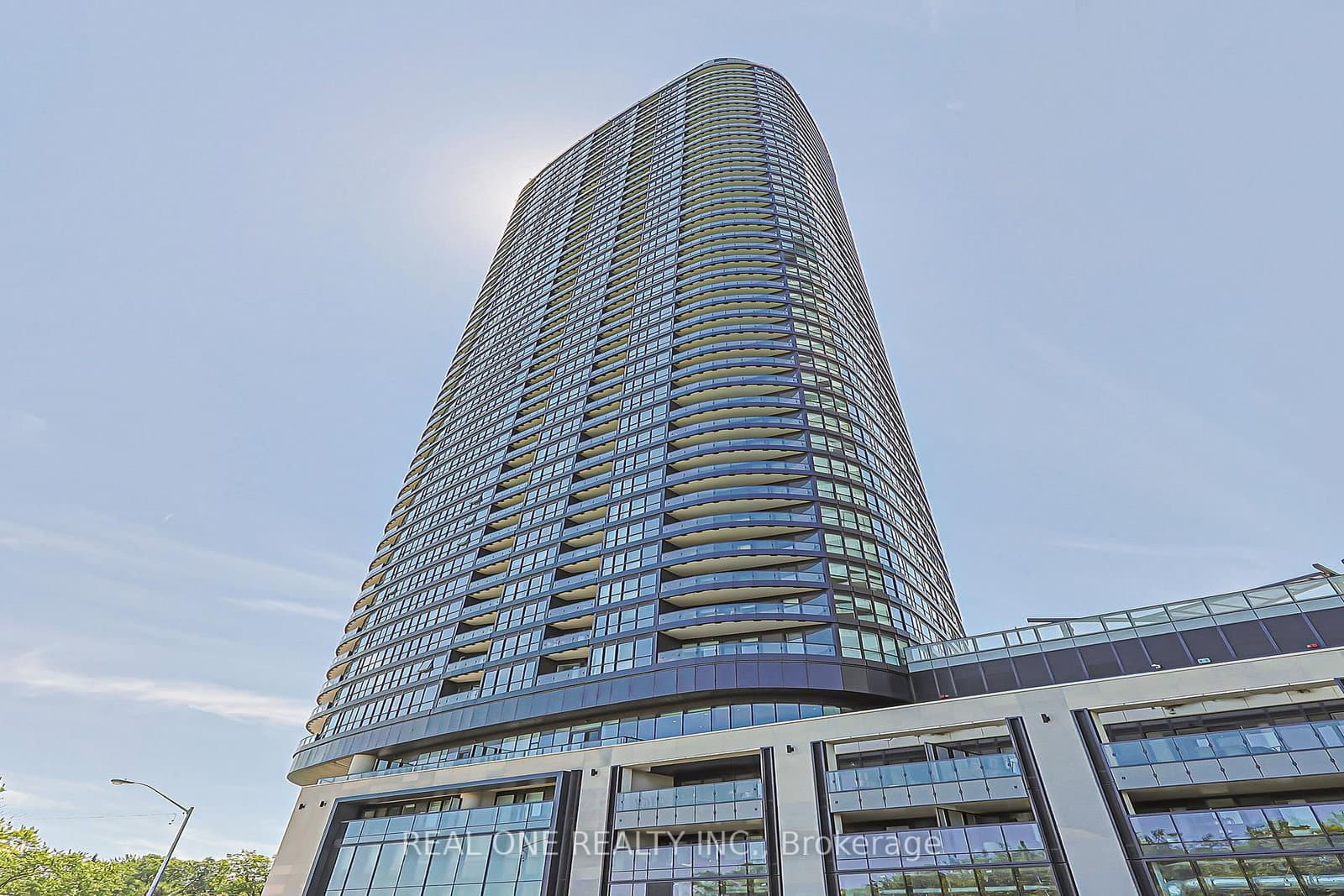 585 Bloor Street E, Unit 821 - Image 2