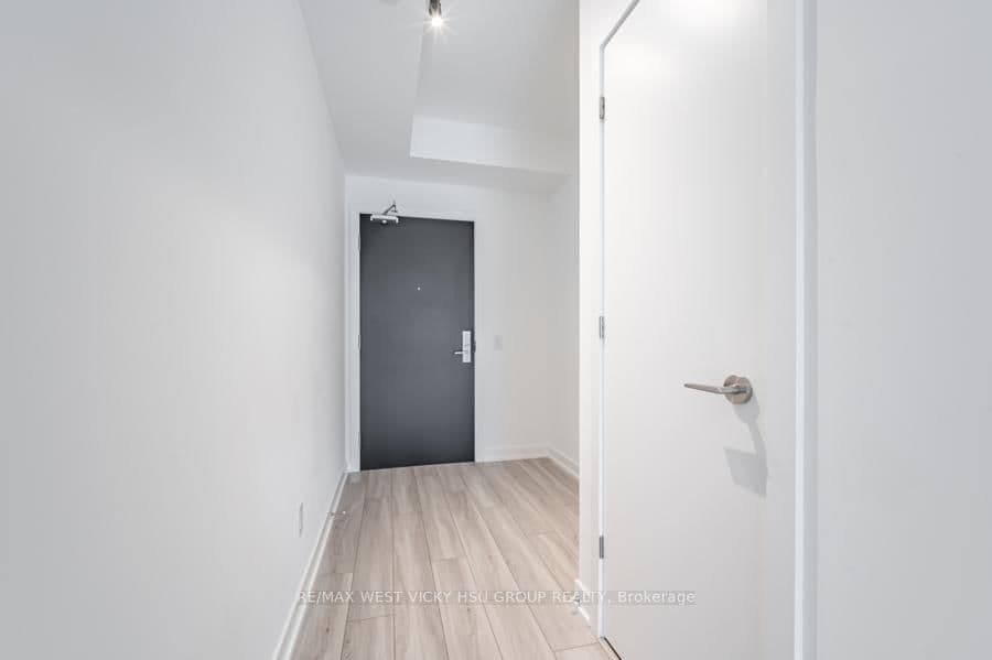 458 Richmond Street W, Unit 806 - Image 3