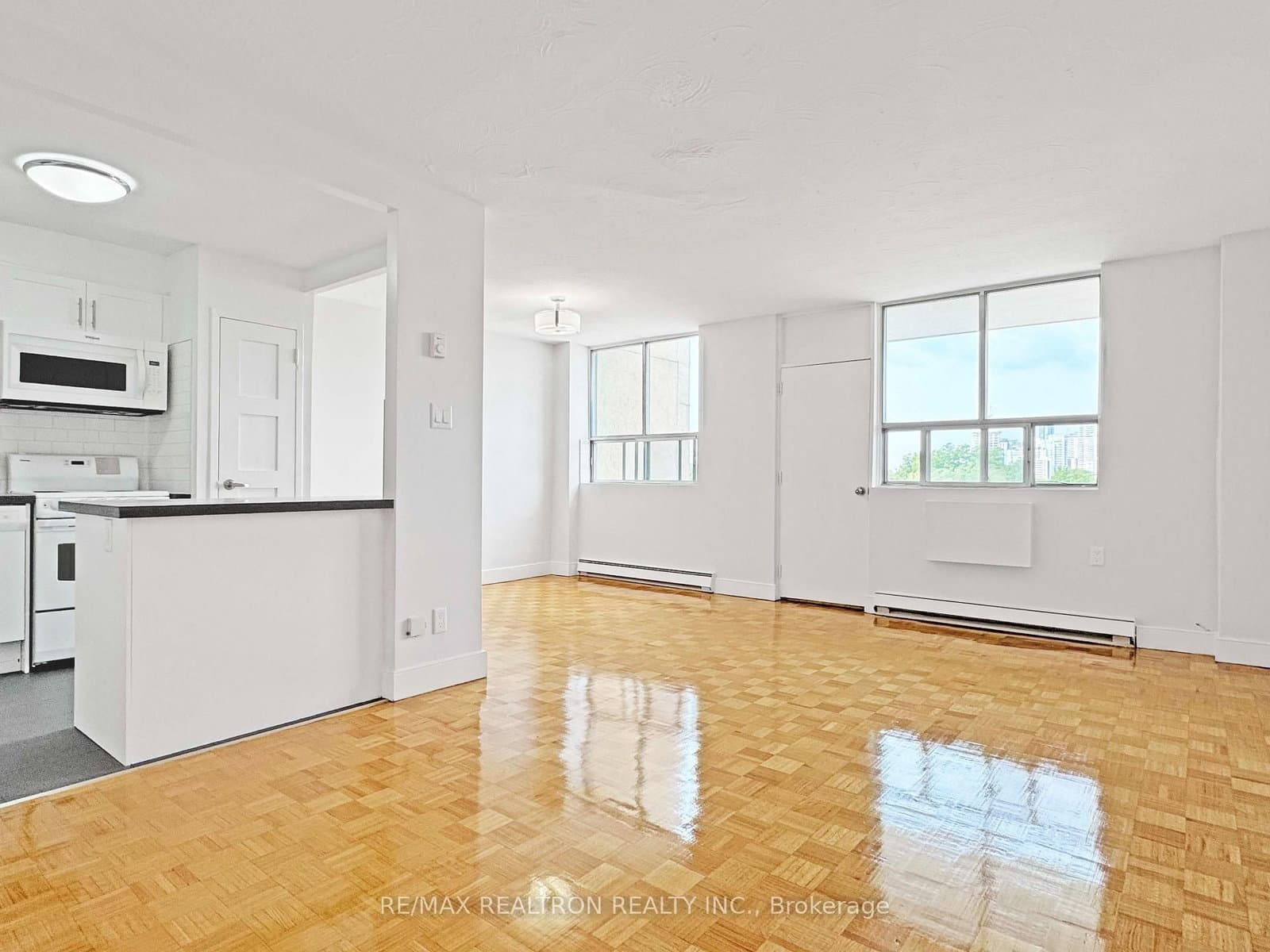 525 Eglinton Avenue E, Unit 903 - Image 3