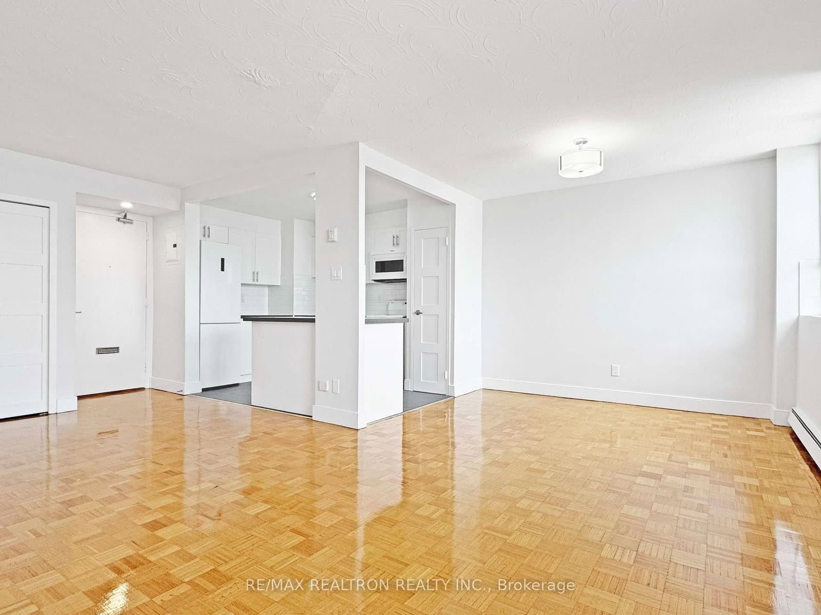 525 Eglinton Avenue E, Unit 903 - Image 4