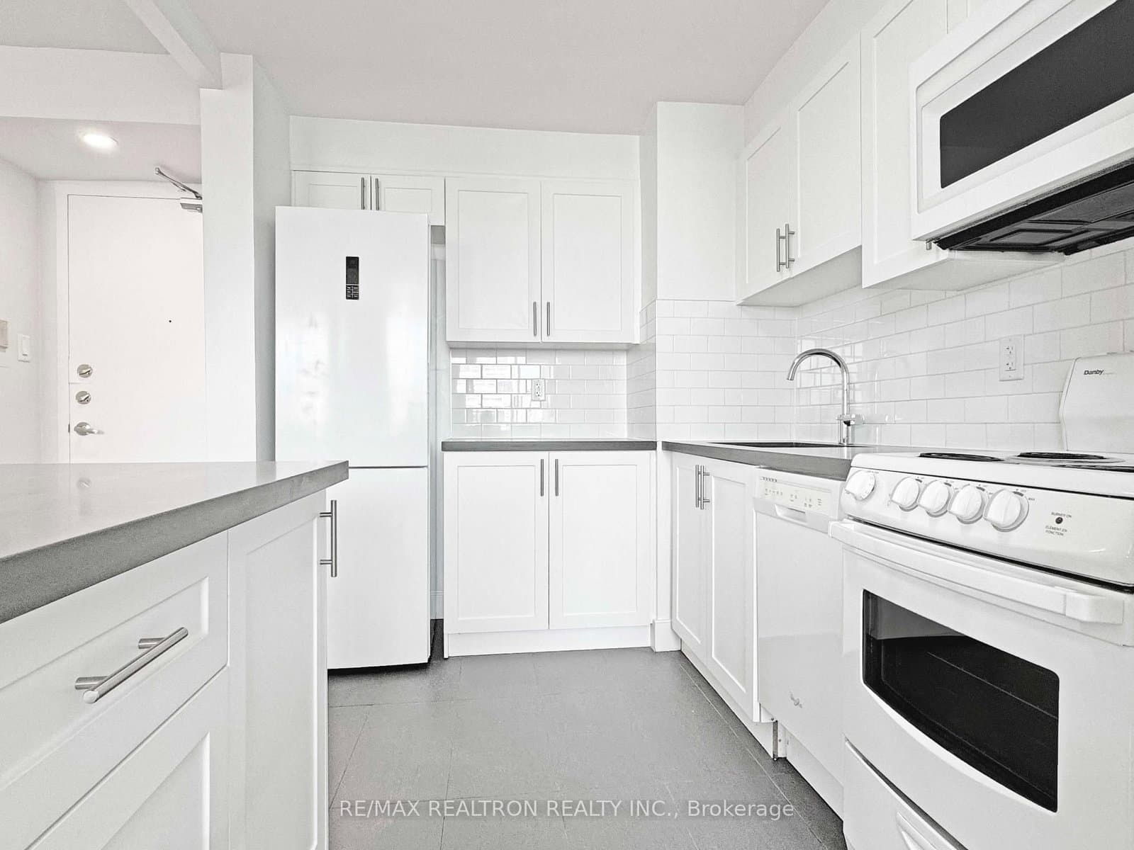 525 Eglinton Avenue E, Unit 903 - Image 5