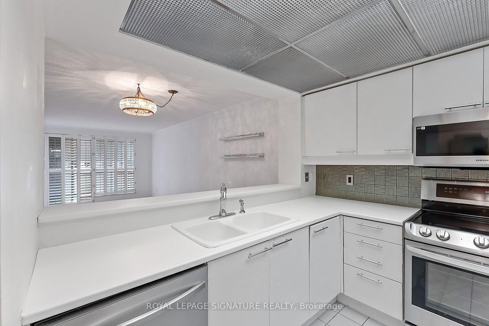 18 Hollywood Avenue, Unit 206 - Image 6
