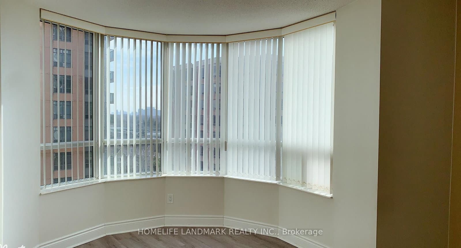 15 Northtown Way, Unit 822 - Image 6