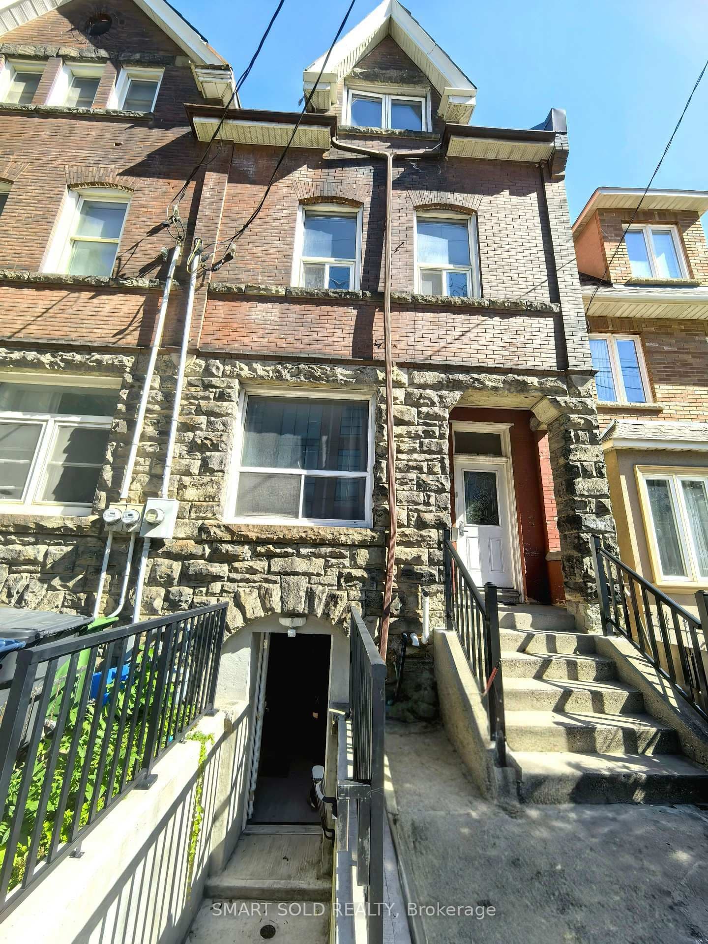 Upper 437 Bathurst Street - Image 1