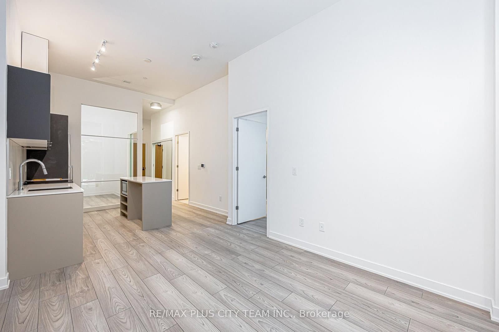 8 Tippett Road, Unit 105 - Image 4