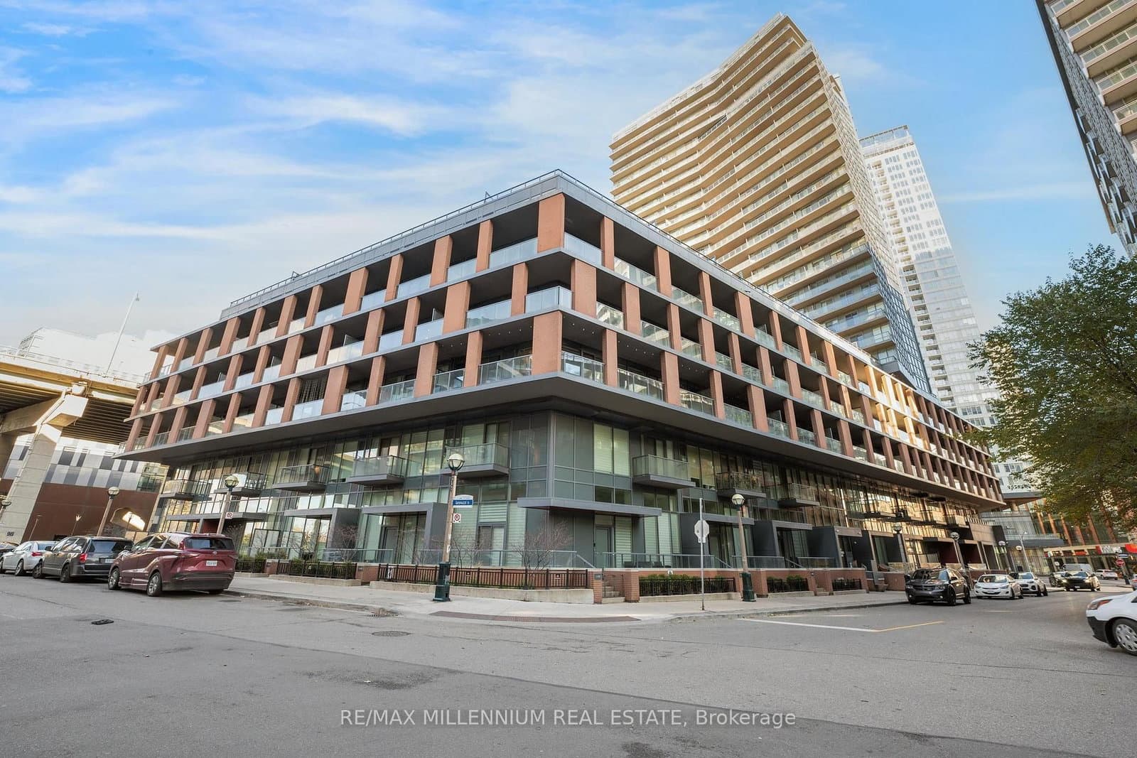 20 Bruyeres Mews, Unit 802 - Image 1