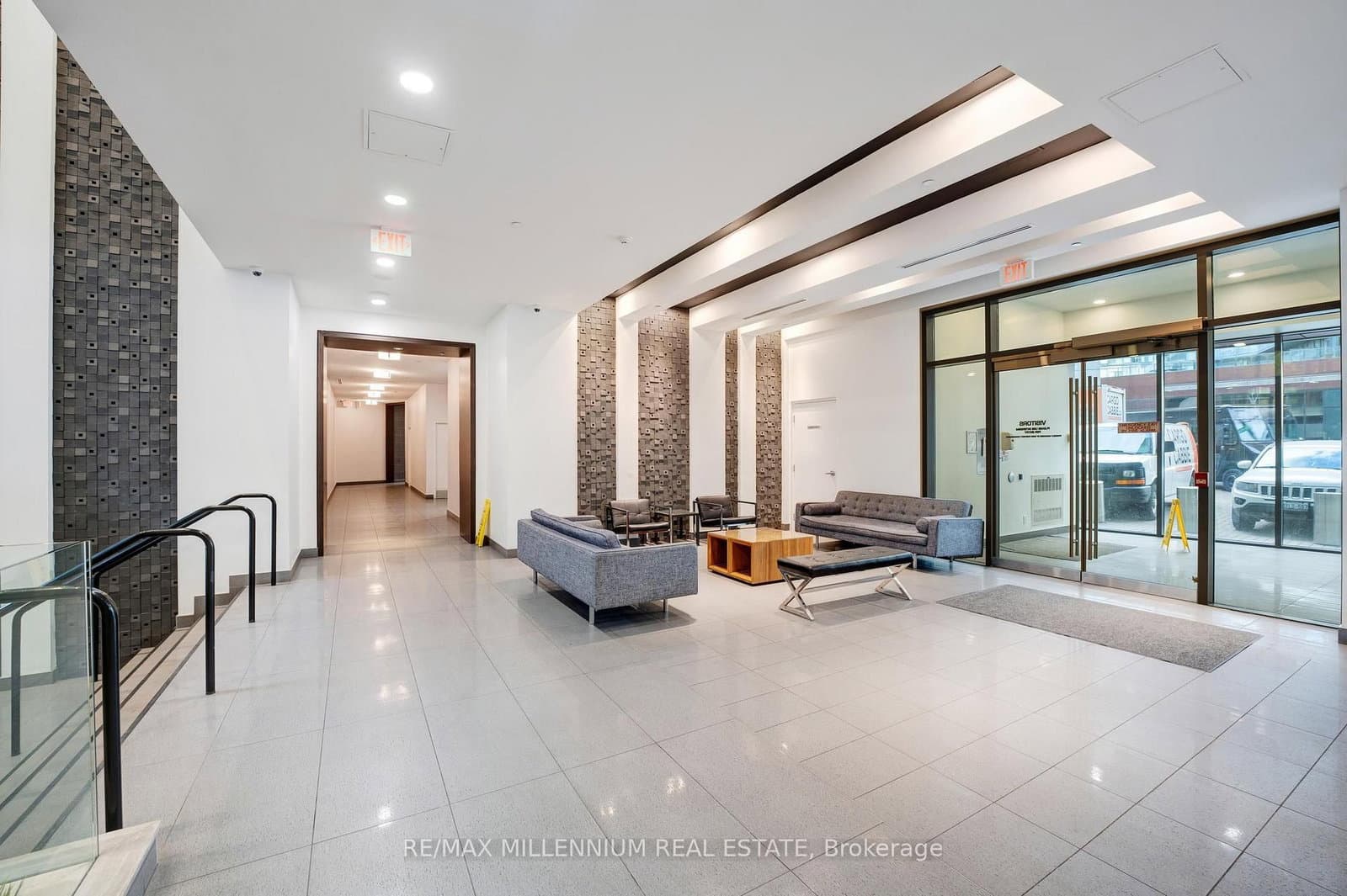 20 Bruyeres Mews, Unit 802 - Image 6