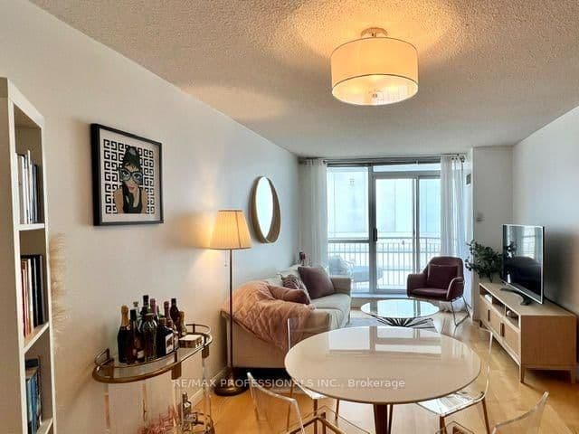 18 Stafford Street, Unit 607 - Image 2