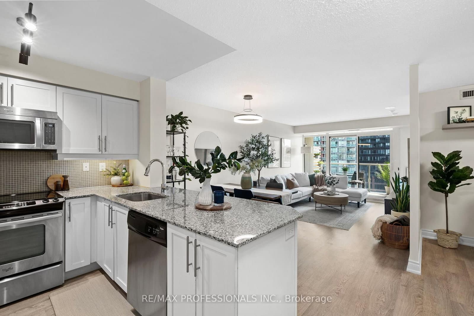 #909 - 125 Western Battery Road