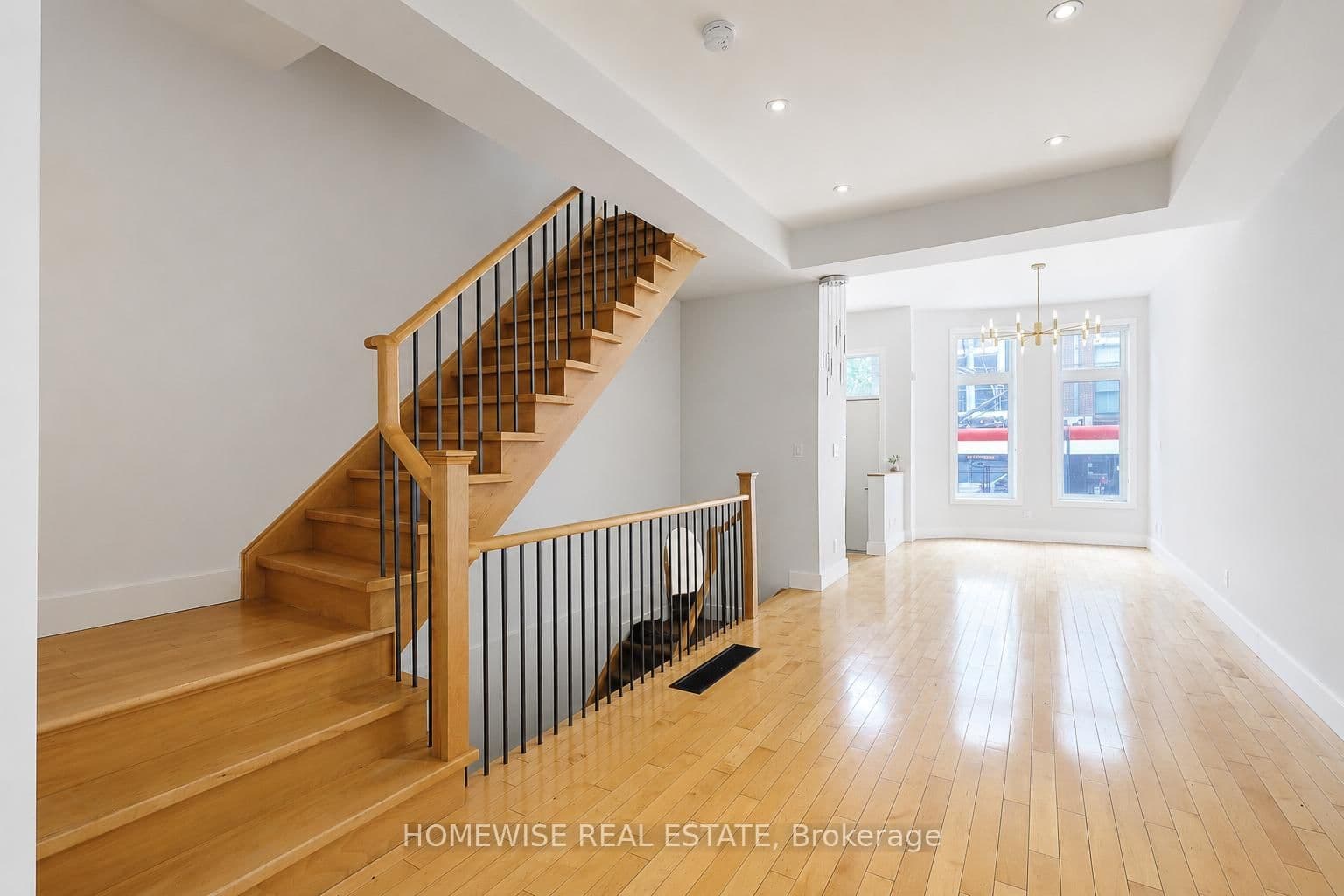 476 E King Street E - Image 4
