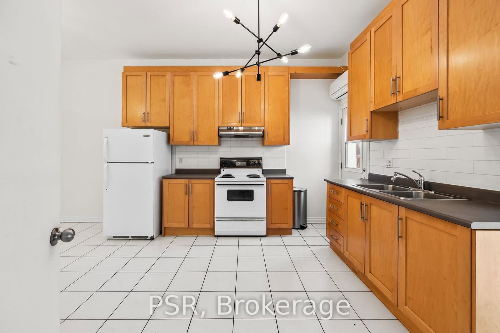 112 Ossington Avenue, Unit Front - Image 3