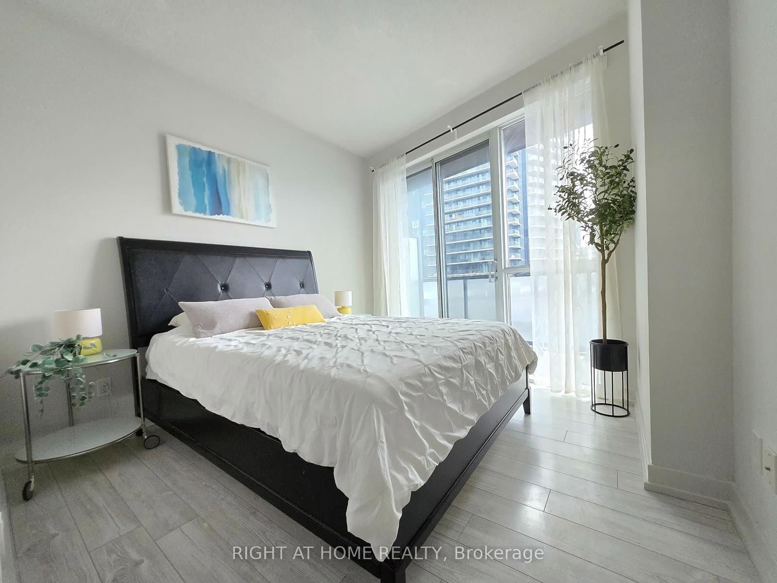 20 BRUYERES Mews, Unit 903 - Image 5