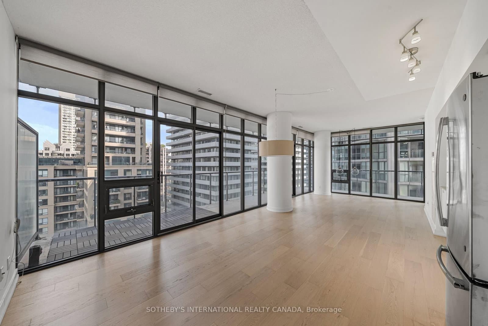 33 Charles Street E, Unit 1611 - Image 2