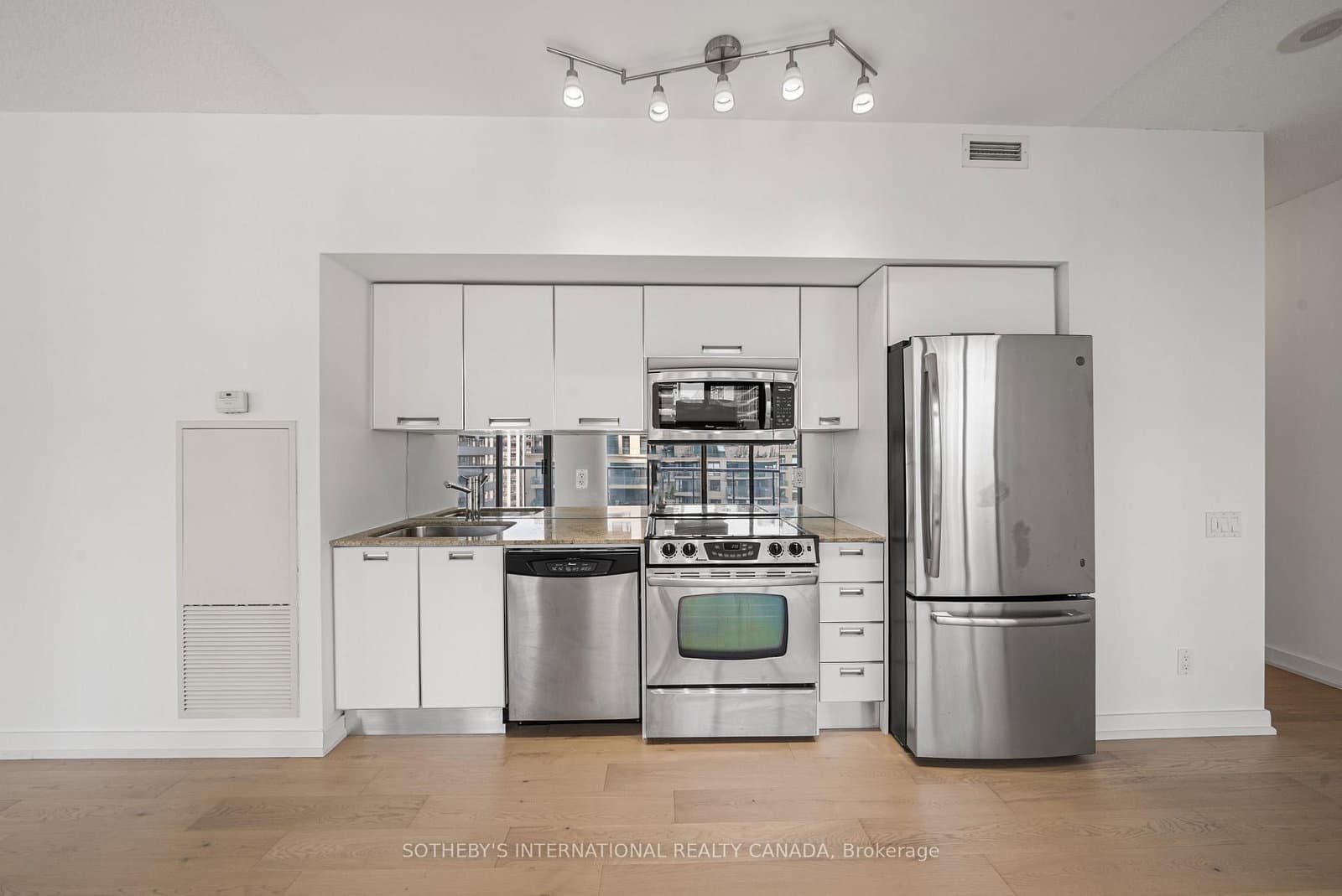 33 Charles Street E, Unit 1611 - Image 5