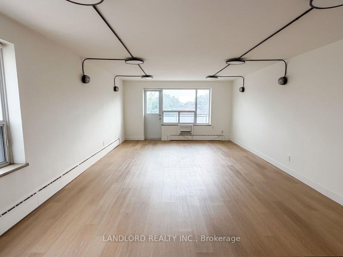 420 Eglinton Avenue E, Unit 402 - Image 5