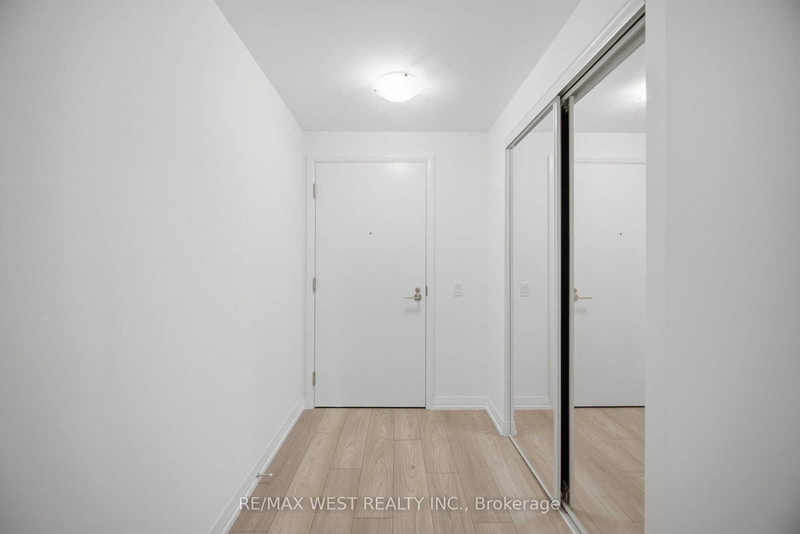 400 King Street W, Unit 2208 - Image 5