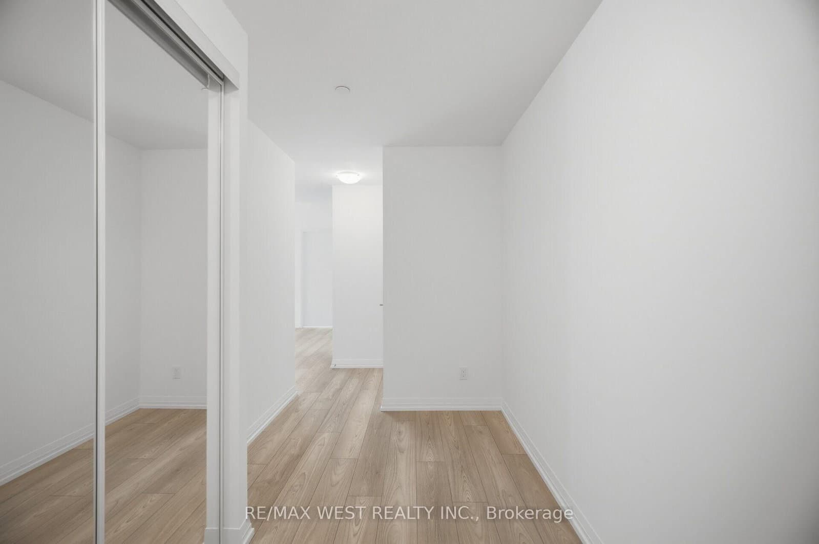 400 King Street W, Unit 2208 - Image 6