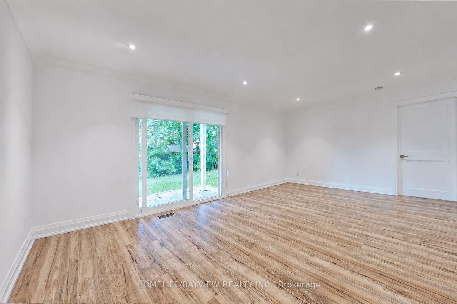 663 Conacher (lower) Drive - Image 4