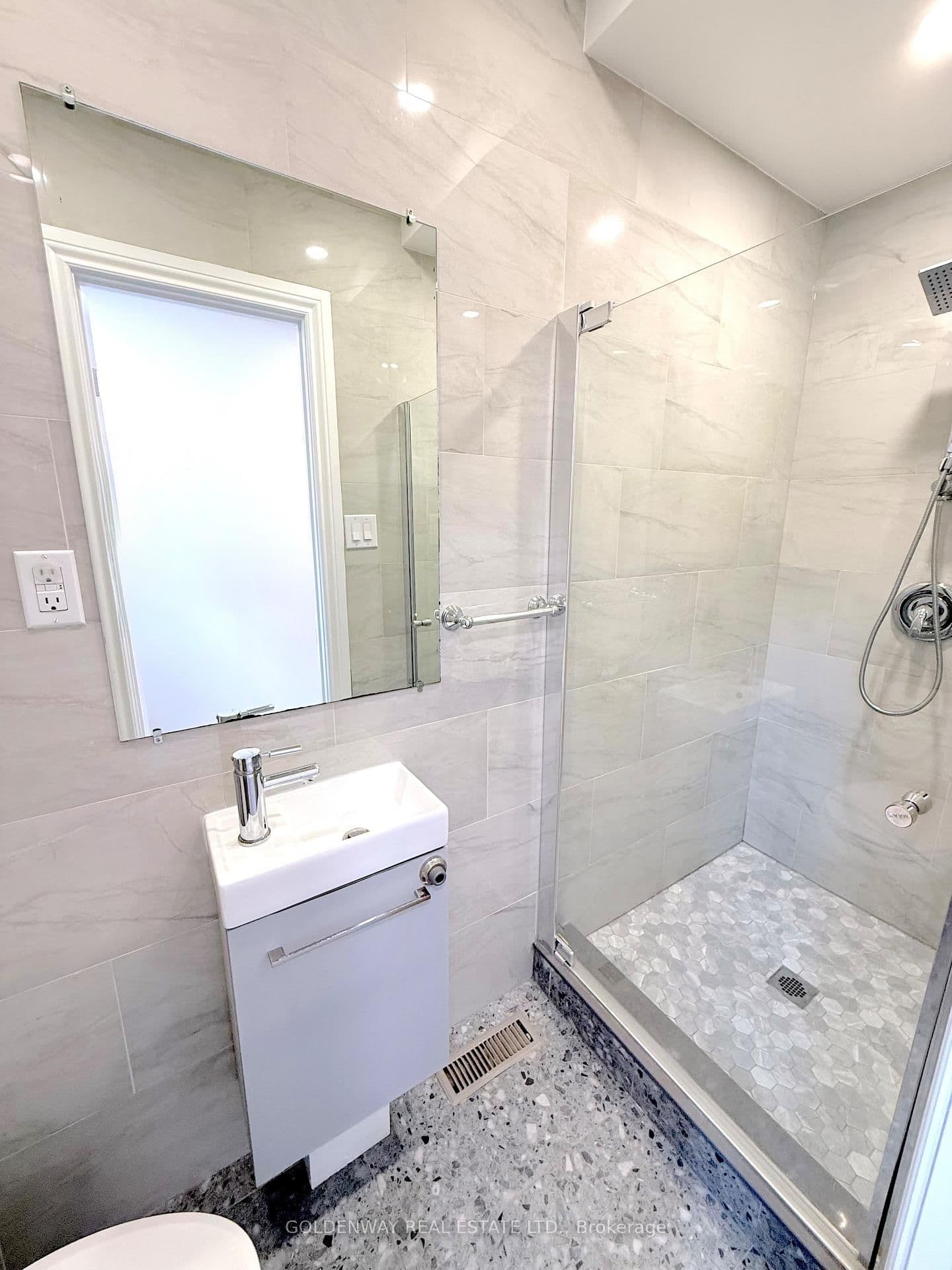 114 Loganberry Crescent - Image 4
