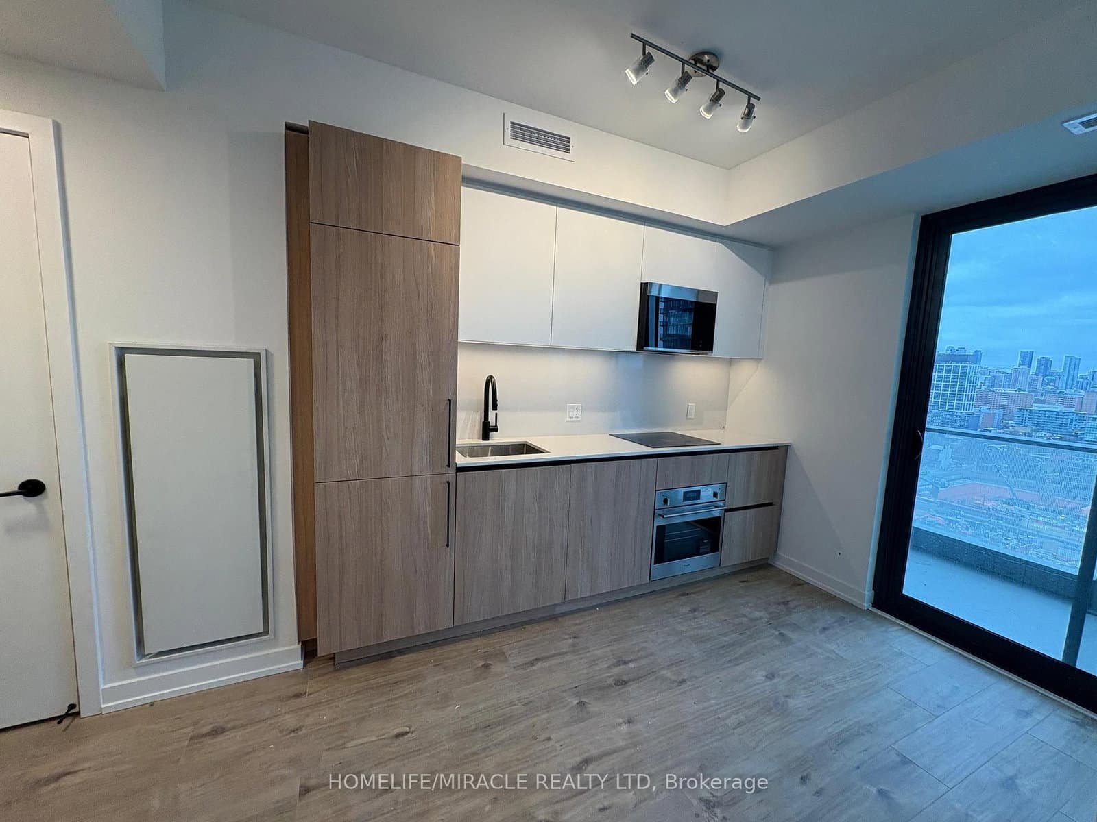 35 Parliament Street, Unit 2110 - Image 6